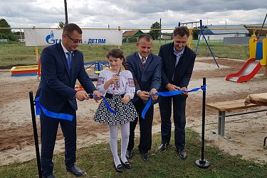 В Донецком открыта детская площадка